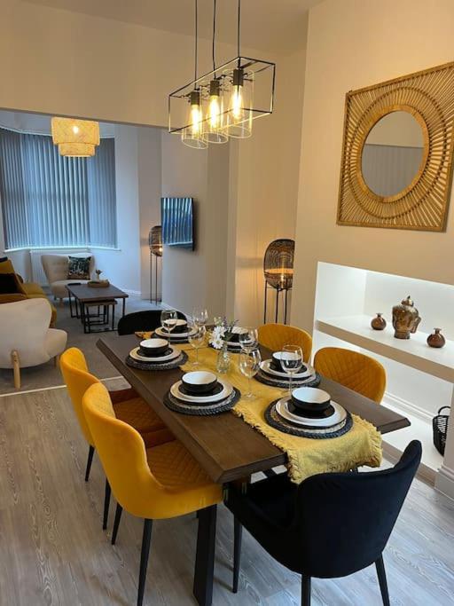 Вилла Brand New Stunning Family House Блэкпул Экстерьер фото